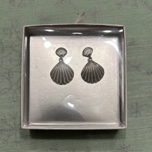 Silver Shell Dangle Earrings - Picture 1 of 1